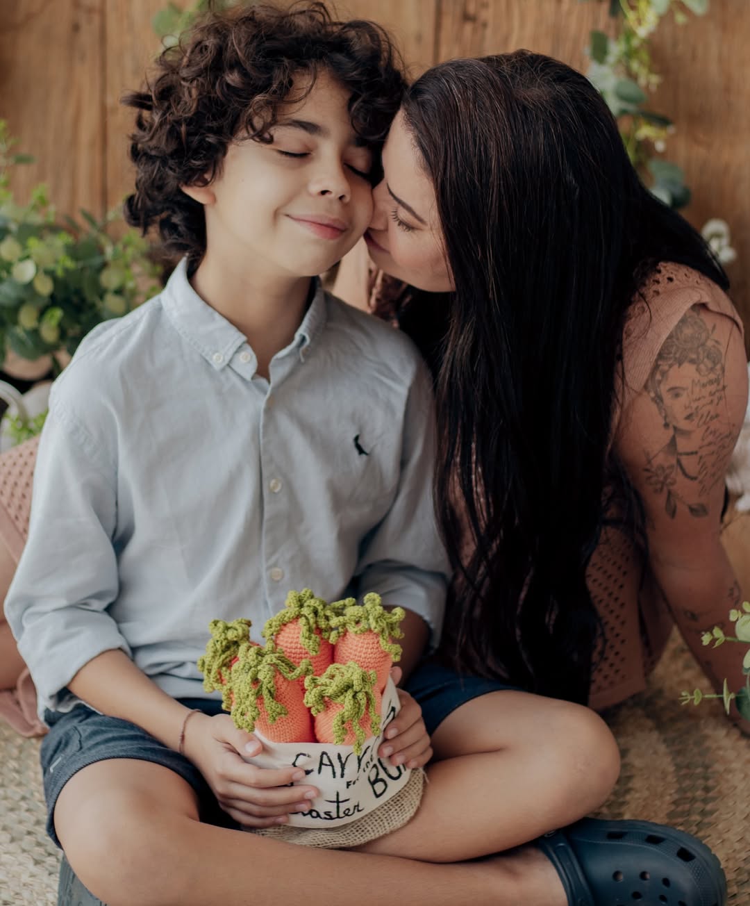 Mãe e filho compartilhando um momento especial
